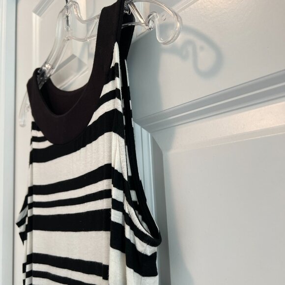 AB STUDIO Black/White Striped Top, Size M, Stretchy, Sleeveless, EUC - Picture 4 of 8